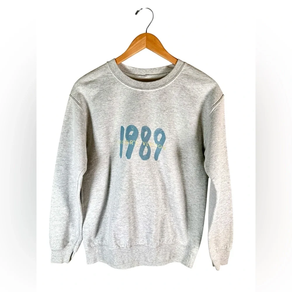 Taylor Swift Spotify Fans First Heather Gray 1989 (Taylor's Version) sweatshirt - Picture 1 of 6